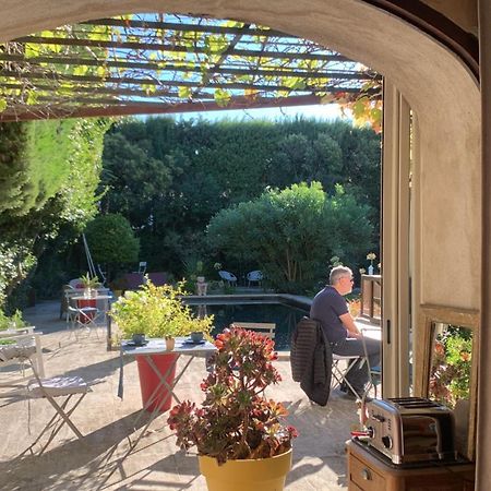 La Demeure Bed & Breakfast Eyguières Dış mekan fotoğraf