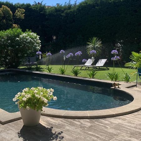 La Demeure Bed & Breakfast Eyguières Dış mekan fotoğraf