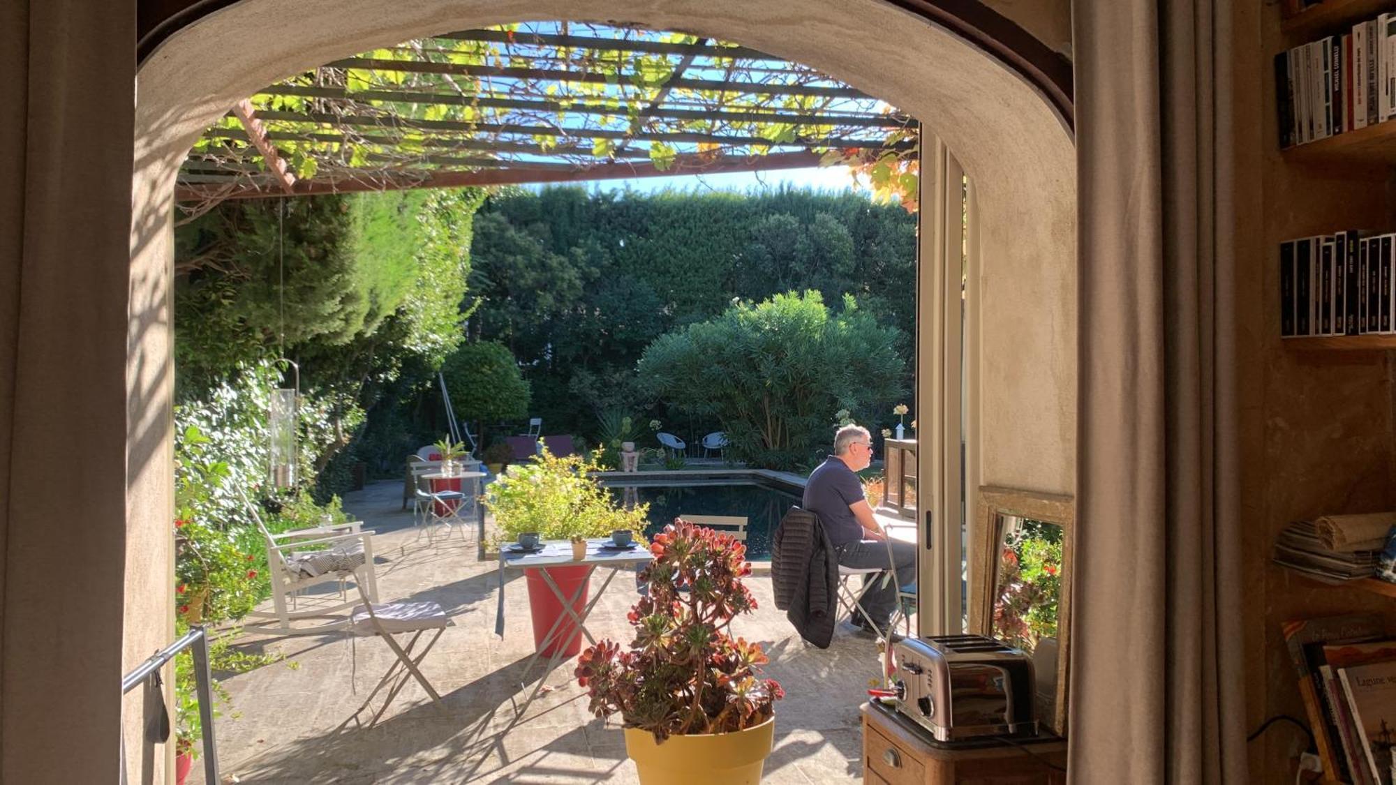 La Demeure Bed & Breakfast Eyguières Dış mekan fotoğraf