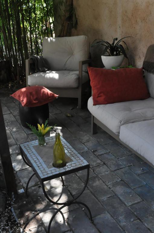 La Demeure Bed & Breakfast Eyguières Dış mekan fotoğraf